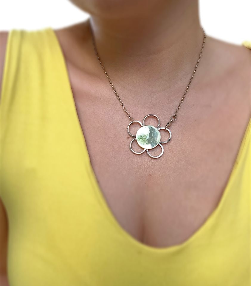 Bloom Like a Daisy Kolye